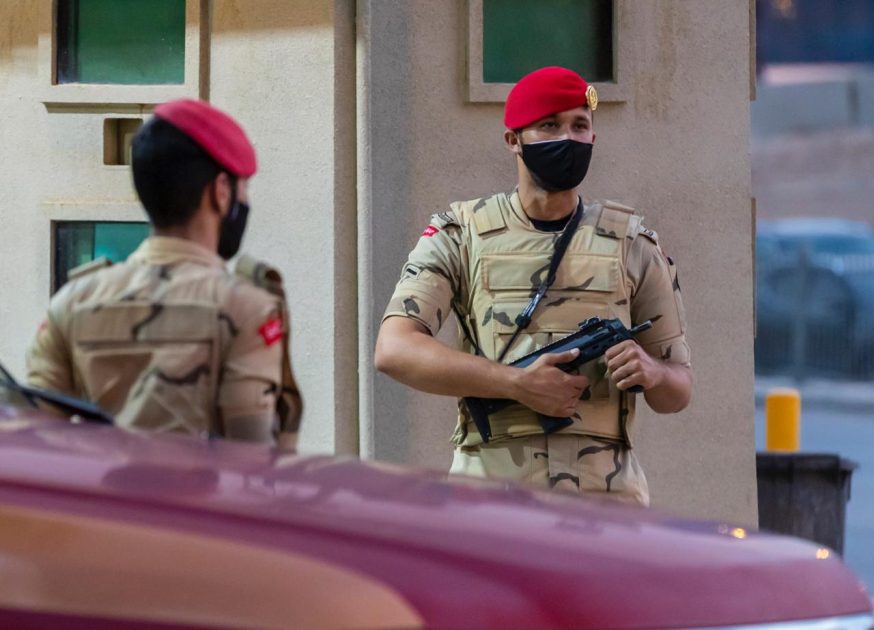 مكافحة المخدرات تقبض على شخصين بمنطقة حائل لترويجهما مادتي الحشيش والإمفيتامين المخدرتين
