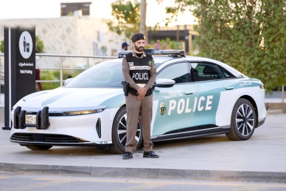 المرور السعودي يدعو إلى الاستفادة من الفترة المتبقية من تمديد تخفيض المخالفات المرورية المتراكمة على مرتكبيها التي تنتهي بتاريخ 18 / 4 / 2025م