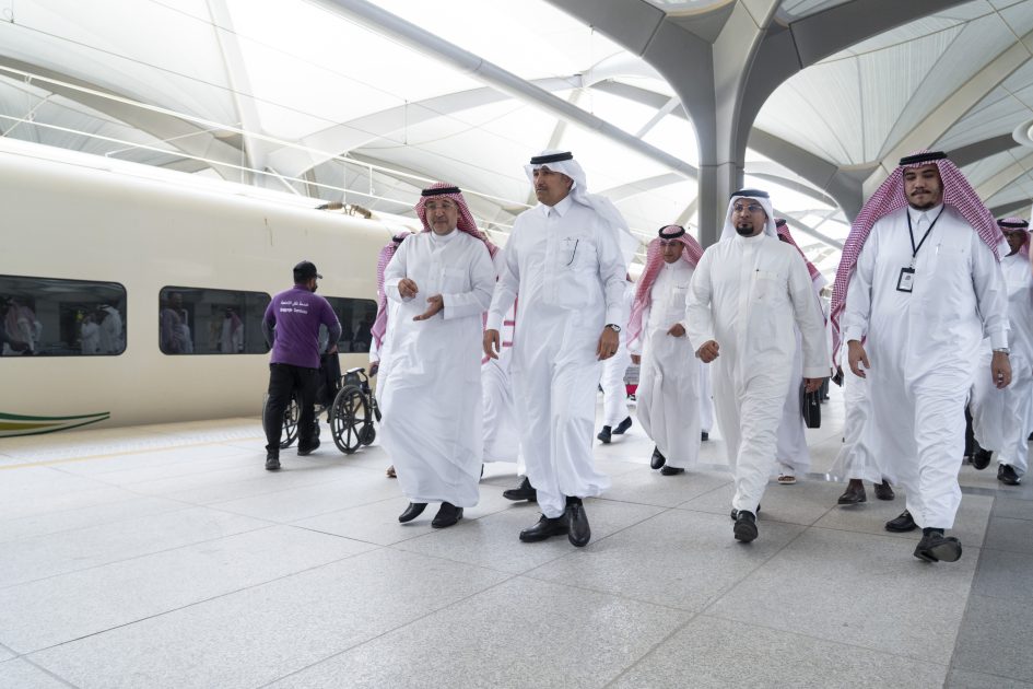 وزير النقل والخدمات اللوجستية يقف على محطة قطار الحرمين السريع بالمدينة المنورة