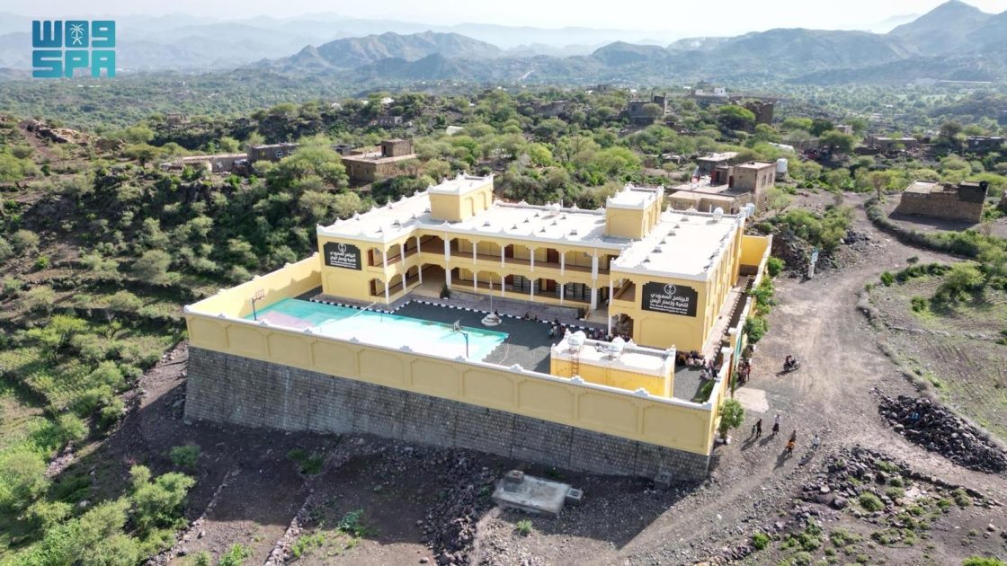 البرنامج السعودي لتنمية وإعمار اليمن يقدم دعمًا شاملًا للتعليم في اليمن