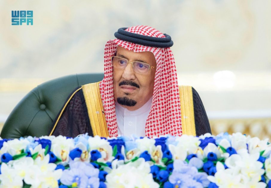 إنفاذاً لأمر خادم الحرمين الشريفين.. نائب وزير الخارجية يقلد السفيرين الفلسطيني والمصري وشاح الملك عبدالعزيز من الطبقة الثانية