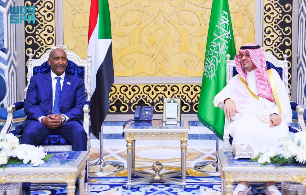 رئيس مجلس السيادة السوداني يصل إلى جدة