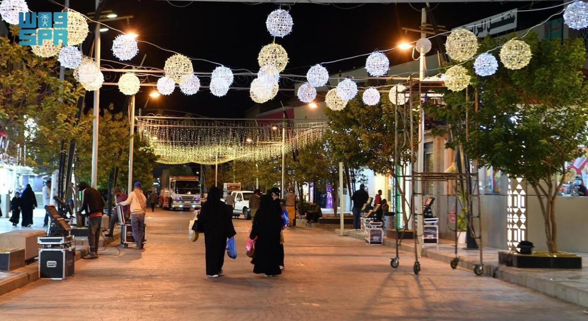أمانة حائل تزيّن وتهيئ الشوارع والميادين بالمجسمات والعبارات ‏الرمضانية