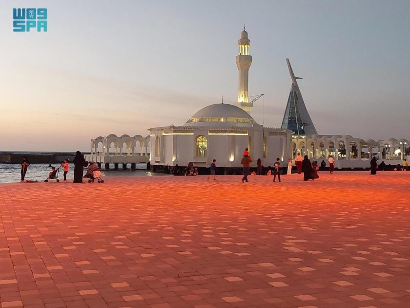 مسجد الرحمة بجدة .. تحفة معمارية مزجت فن العمارة الإسلامية التقليدية والحداثة