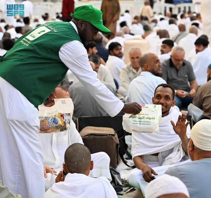 توفير وجبات صحية لضيوف الرحمن بساحات المسجد الحرام