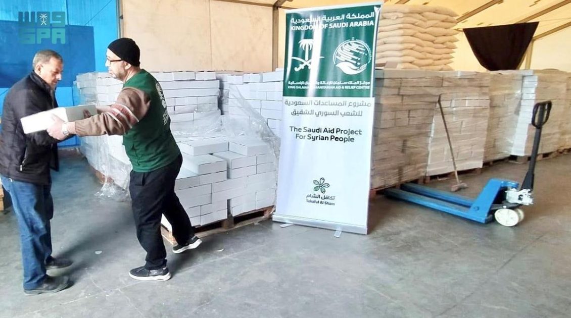مركز الملك سلمان للإغاثة يوزع 2.572 كرتون تمر في مدينة دمشق