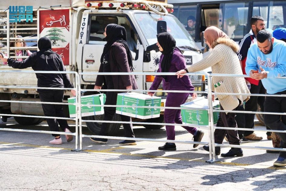 مركز الملك سلمان للإغاثة يوزّع 869 سلة غذائية في البقاع الأوسط ومدينة طرابلس