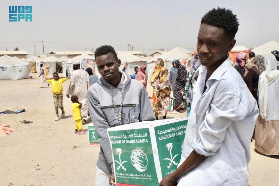 مركز الملك سلمان للإغاثة يوزّع 644 سلة غذائية في محلية بورتسودان بولاية البحر الأحمر في السودان