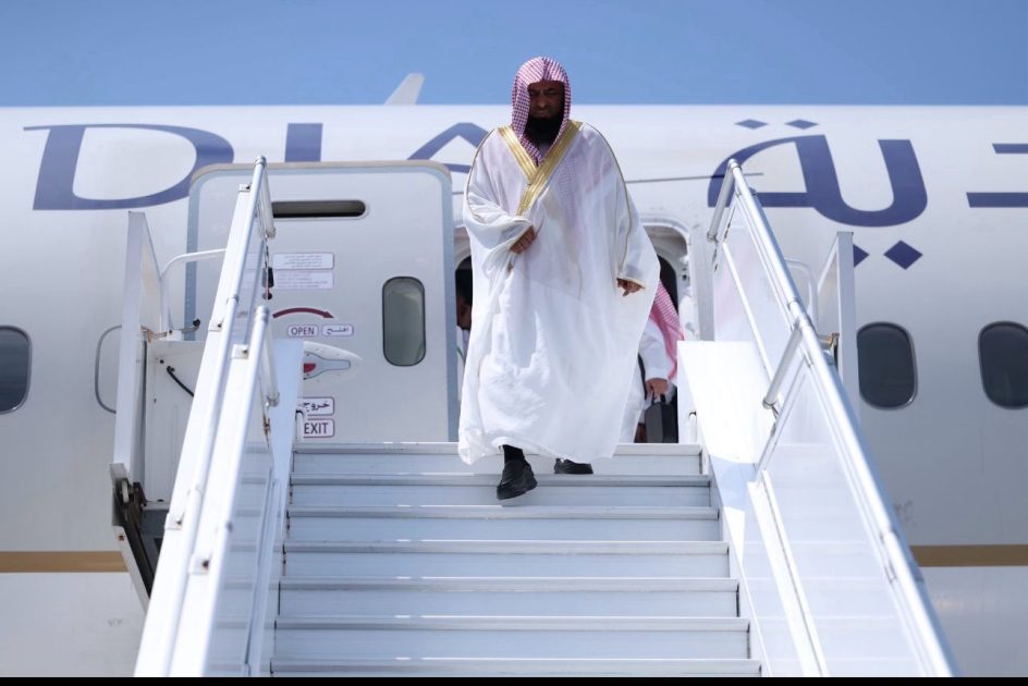 الرئاسة تعضد مهام وادوار أئمة الحرمين .. الشيخ صلاح البدير في المالديف لبث الرسالة الاثرائية الوسطية للعالم