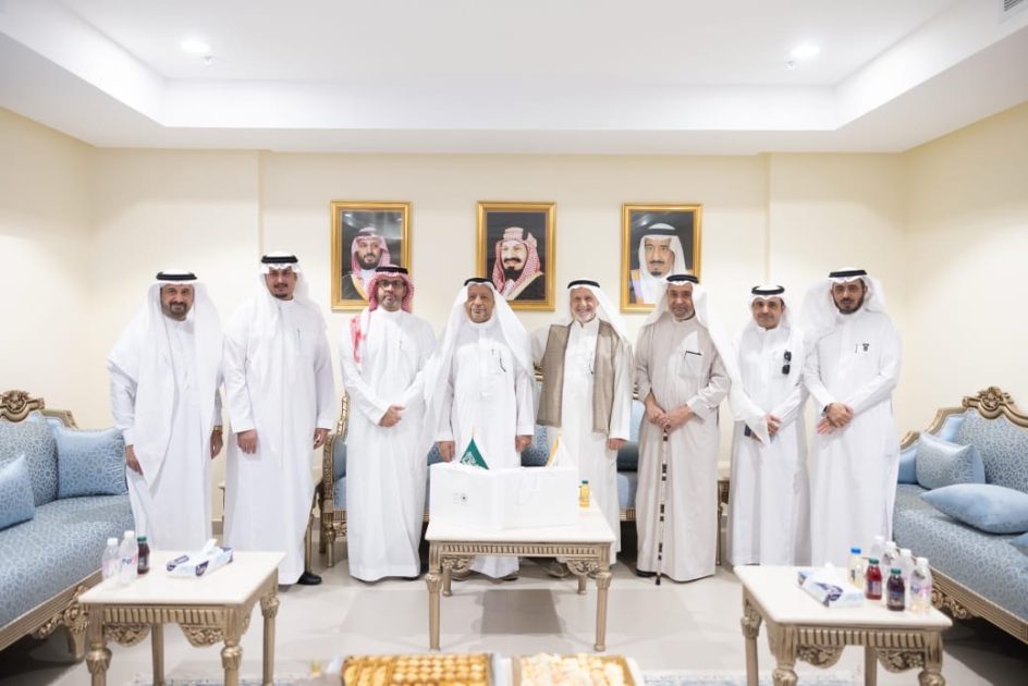 وكيل وزارة الموارد البشرية والتنمية الاجتماعية يزور جمعية بركم