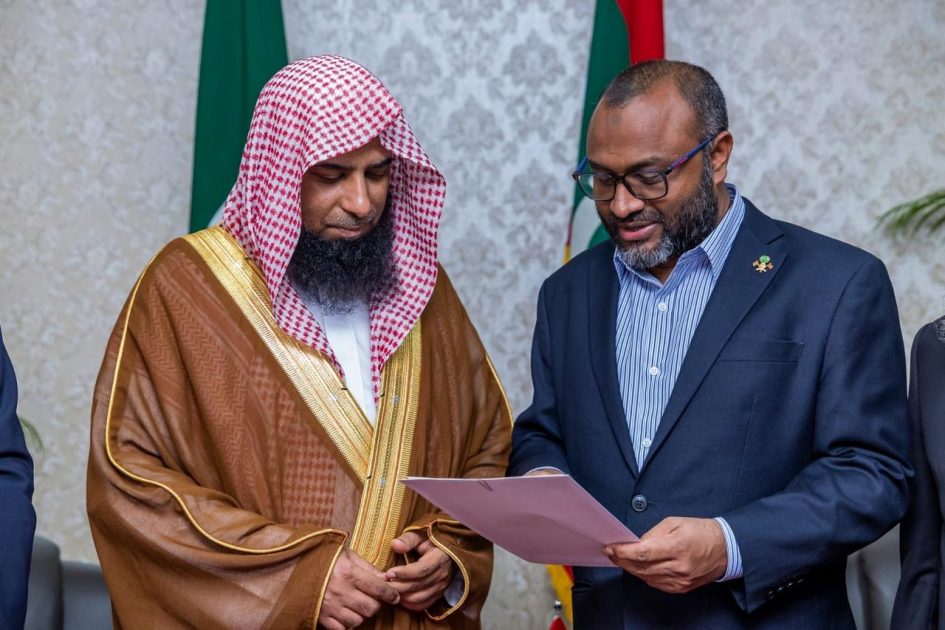 وزير الشؤون الإسلامية المالديفي يقدم شكره وتقديره لرئيس الشؤون الدينية لجهوده في تعزيز الوسطية