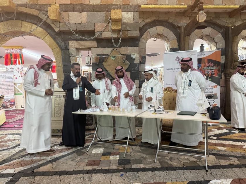 القصر التاريخي بالطائف يحتضن فعالية سياحية بحضور إعلامي ومرشدي السياحة
