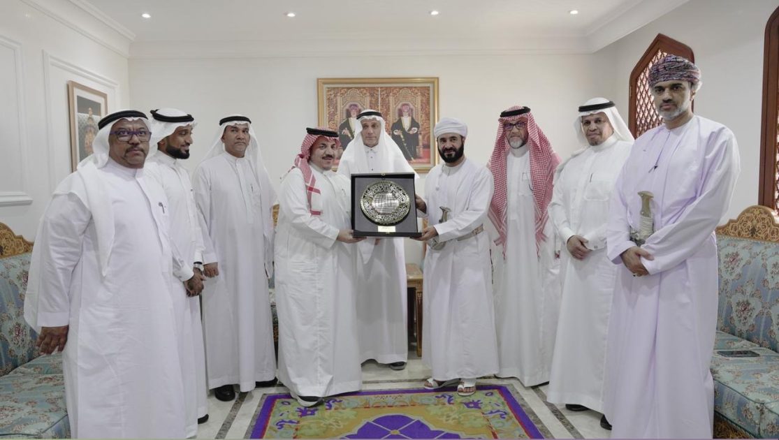 إكرام ضيف ترشد مقدمي الخدمة وحجاج عمان ب6 ورش عمل مطوفي الدول العربية في معرض الحج والعمرة بسلطنة عمان رعاية وشراكة