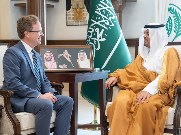 سمو نائب أمير مكة يستقبل سفير كندا