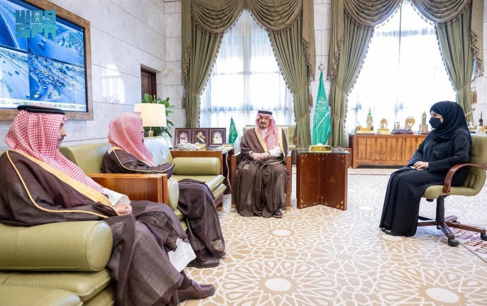 الأمير فيصل بن بندر بن عبدالعزيز يستقبل رئيس مجلس الجمعيات الأهلية بمنطقة الرياض