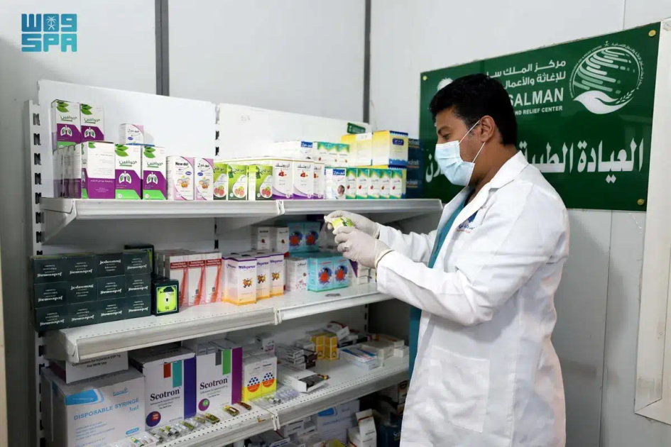 العيادات الطبية المتنقلة لمركز الملك سلمان للإغاثة في مخيم وعلان للنازحين تقدم خدماتها العلاجية لـ 488 مستفيدًا خلال شهر فبراير