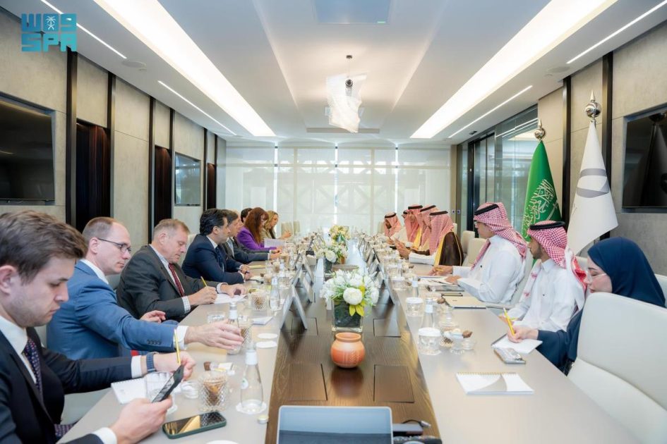 وزير الصناعة والثروة المعدنية يبحث مع وزير الطاقة الأمريكي تعزيز التعاون الإستراتيجي في قطاع التعدين