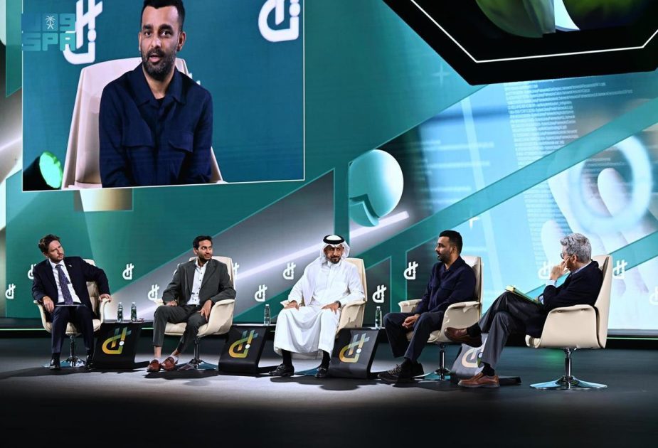 رياديون وخبراء عالميون يبحثون في مؤتمر القدرات البشرية أهمية بناء العقلية الريادية وتمكين الشباب