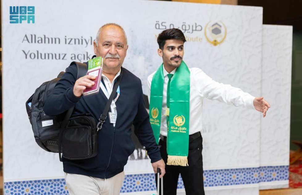 مغادرة أولى رحلات المستفيدين من مبادرة “طريق مكة” من جمهورية تركيا متجهة إلى المملكة عبر صالة المبادرة في مطار إيسنبوغا الدولي