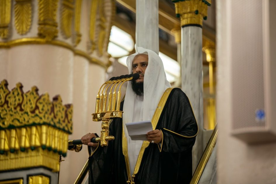 فضيلة الشيخ المهنا :ما أوتي أحدٌ نعمةً -بعد الإسلام- خيرًا من الثبات على الدين ولزوم السنّة، حتى يلقى العبدُ ربَّه غير مبدِّلٍ ولا زائغ، ويُبَشّرُ برضوان الله وكرامته عند موته، وتلك -لعَمْر الله- المنزلة الشريفة