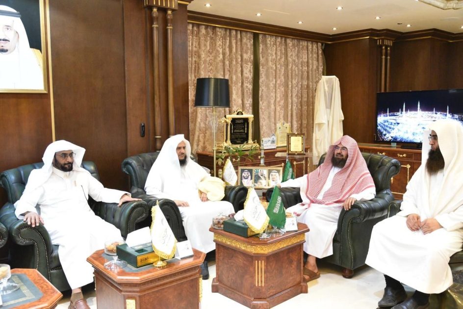 “السديس” يطلق أكبر برنامج “تعظيم السنة وحفظها رواية ودراية” المتعدد اللغات،،، وثمن جهود الشيخ المهنا