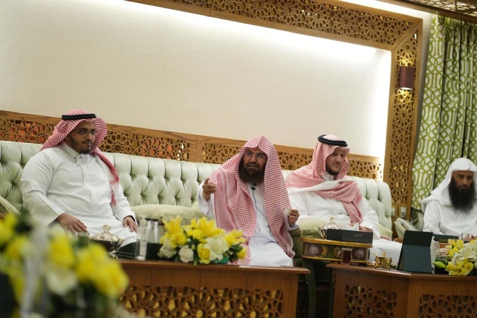 الرئاسة تطلق اكبر مسار لاثراء ترجمة خطبة عرفات ب ٣٥ لغة والمستهدف اكثر من ٥ ملايين مستفيد ..السديس : مشروع خادم الحرمين للترجمة حقق مستهدفات وسطية عالمية