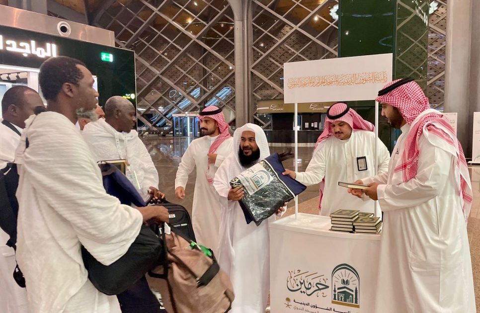 الرئاسة تطلق أكبر حملة لإهداءات المصاحف بعدة لغات في محطات القطار والمطارات