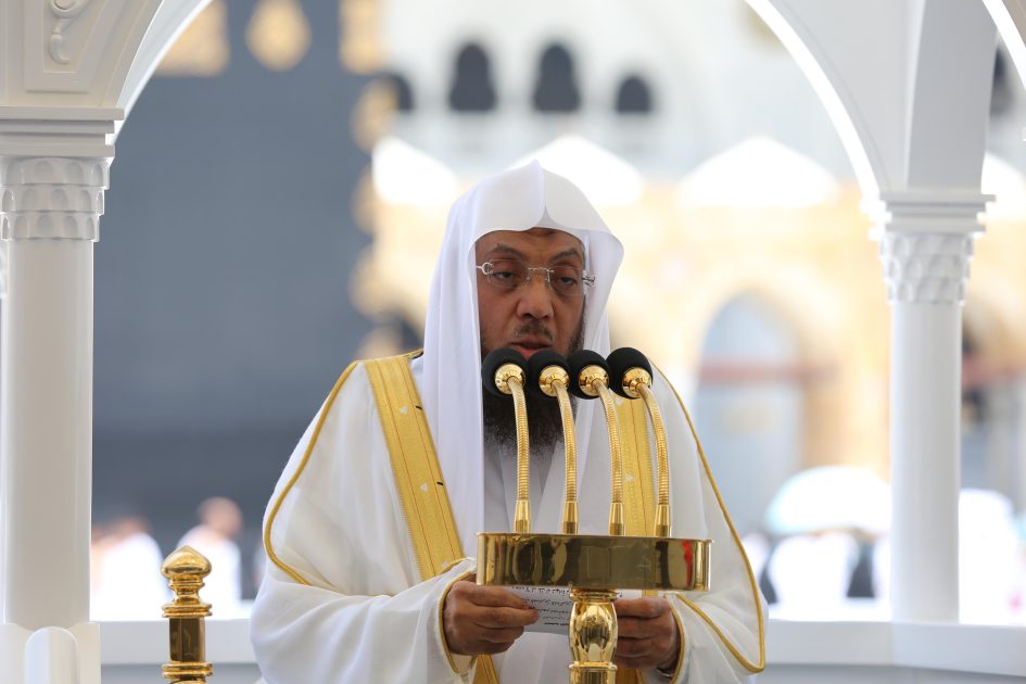 فضيلة الشيخ الدكتور ⁧‫أسامة خياط‬⁩ في خطبة الجمعة بالمسجد الحرام‬⁩: ‏“إن الفوز بالمطلوب، والظفر بالمحبوب، والنجاة من المكروب، والسلامة من المرهوب، ودخول الجنة؛ إنما ينالها أهل الصبر، والتمسّك بالصبر يورث الإمامة في الدين”.