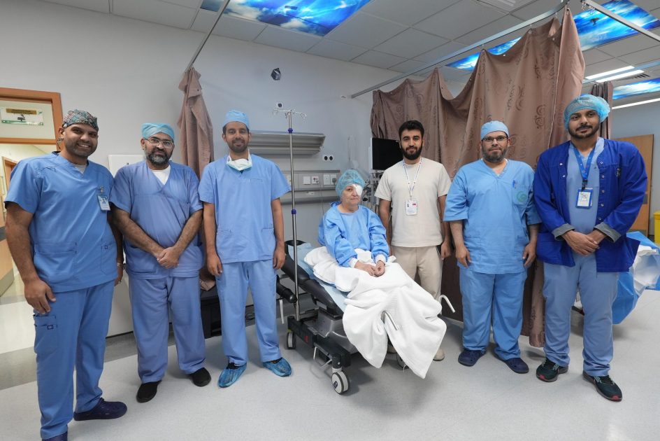 تدخل طبي سريع ينقذ بصر حاجة تركية بمدينة الملك عبدالله الطبية