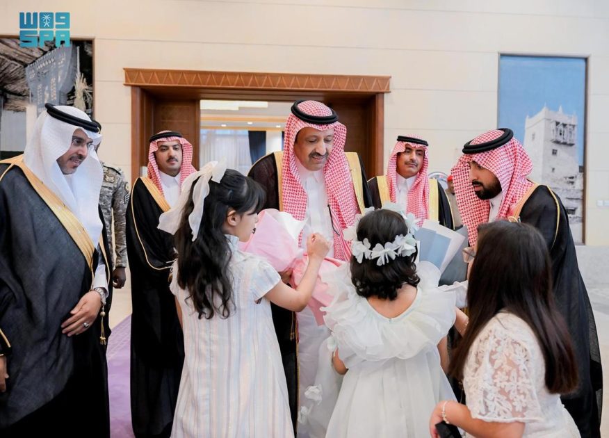 الأمير حسام بن سعود يُكرم 74 طالبًا وطالبة بتعليم الباحة لتحقيقهم مراكز متقدمة في المسابقات والمنافسات التربوية على مستوى المملكة