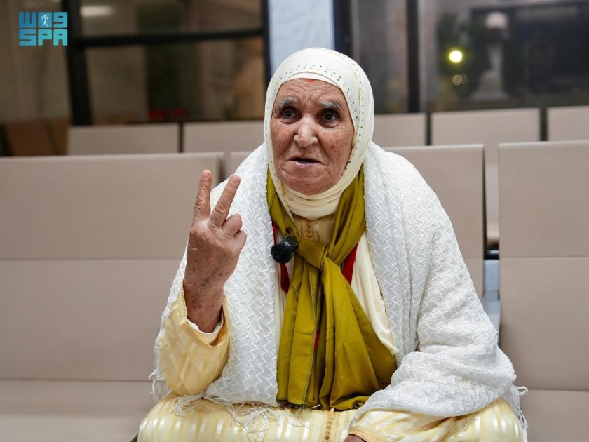 الحاجة منيرة: جدي حجّ على قدميه لمدة عامين.. وأنا أصل إلى مكة المكرمة في ست ساعات لأداء الحج