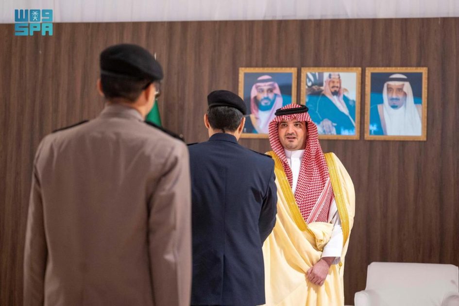 الأمير عبدالعزيز بن سعود يلتقي القيادات الأمنية في منطقة المدينة المنورة