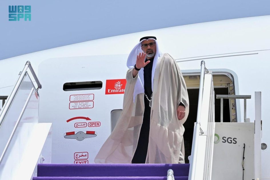 ولي عهد أبوظبي يغادر الرياض