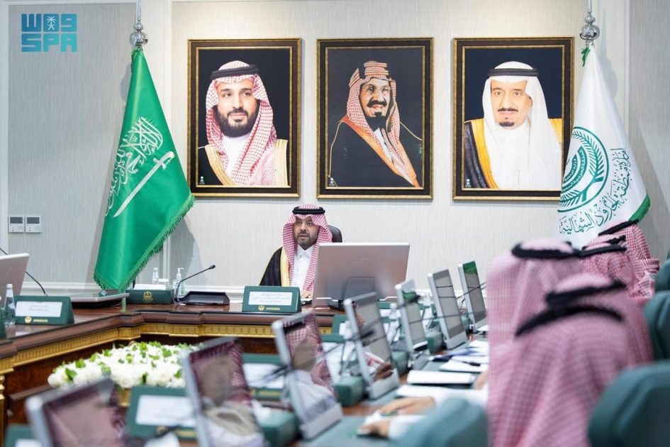أمير الحدود الشمالية يرأس اجتماع لجان العفو في المنطقة