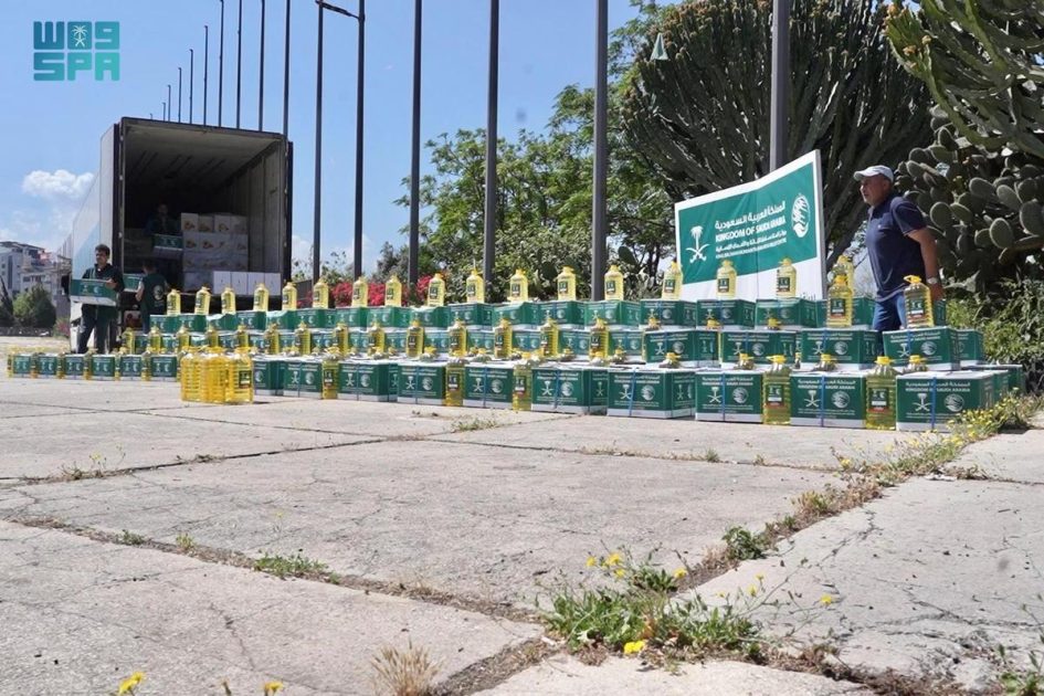 مركز الملك سلمان للإغاثة يوزّع 262 سلة غذائية في مدينة طرابلس اللبنانية
