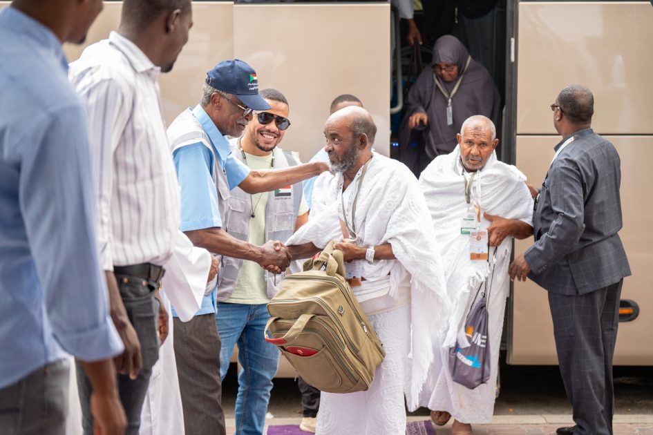 مكة تحتضن 600 ألف حاج في مشاهد تفيض روحانية واطمئنان