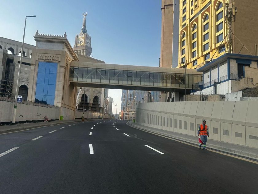 لتسهيل حركة ضيوف الرحمن فرق هندسية لمتابعة كفاءة شبكات الطرق والجسور بمكة،،، أمانة العاصمة المقدسة تستكمل جاهزية شبكة الطرق خلال موسم حج 1446هـ