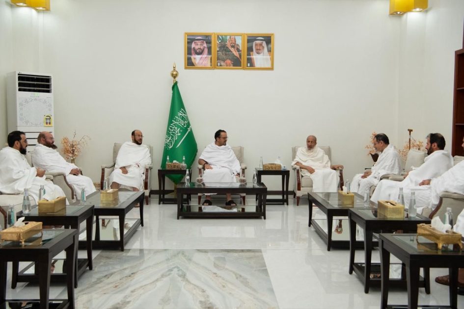 أشرف معاليه شخصيًا على المسار الإثرائي لخطبة عرفة لحظة بلحظة. وهنأ القيادة لوصول الترجمة للملايين.. السديس يعلن عن نجاح خطة ترجمة عرفة ب ٣٥ لغة عالمية