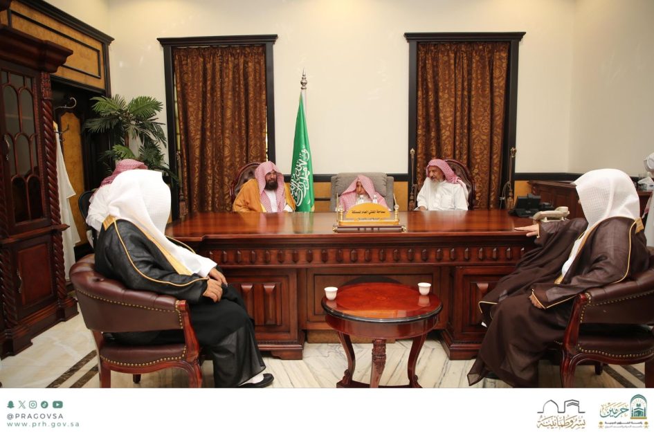 سماحة مفتي عام المملكة يستقبل رئيس الشؤون الدينية ويشيد بإنجازات الرئاسة لايصال رسالة الحرمين الوسطية للعالم