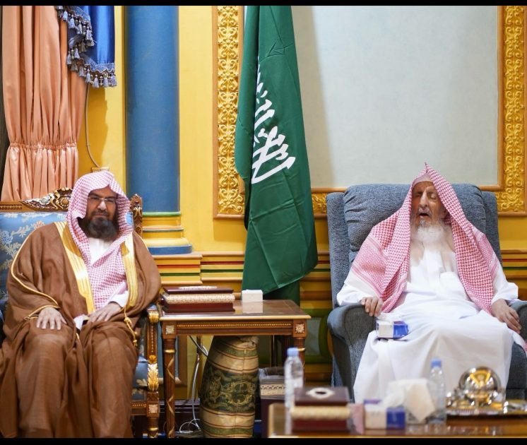 قدمه سماحة المفتى وألفه الشيخ السديس .. تفاعلا مع حملة “لا حج بلا تصريح” .. الرئاسة تصدر كتابًا بعنوان: الحكم الصحيح الصريح “لاحج بلا تصريح”