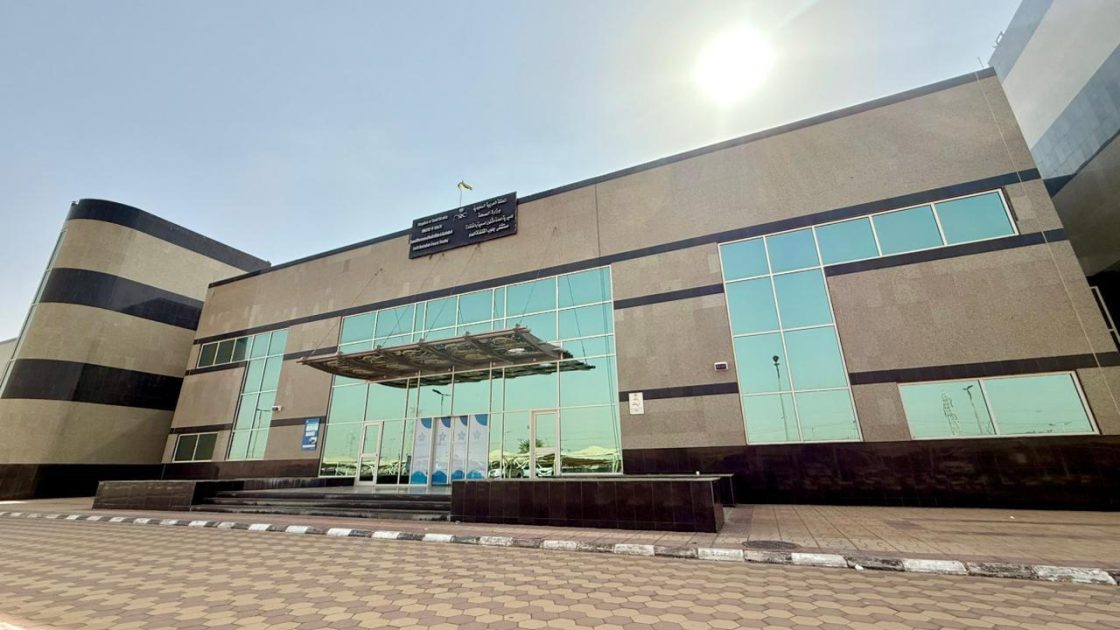 تدخل جراحي دقيق يُنهي معاناة مريض من ثقب مركزي في طبلة الأذن بمستشفى جنوب القنفذة