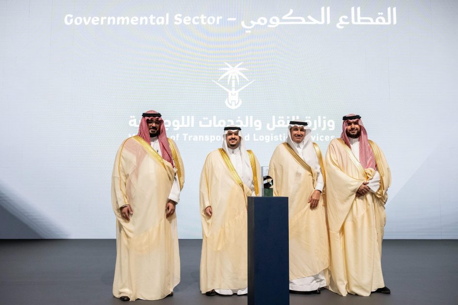 سمو نائب أمير منطقة الرياض يكرّم وزارة النقل والخدمات اللوجستية لحصولها على المستوى الفضي في جائزة الملك عبدالعزيز للجودة
