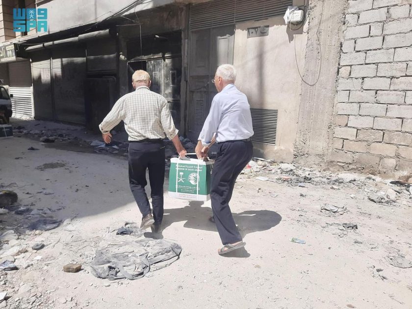 مركز الملك سلمان للإغاثة يوزع 1.339 سلة غذائية في مدينة حلب بسوريا