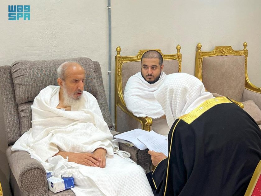 المفتي العام للمملكة يستقبل المستفتين بمنى