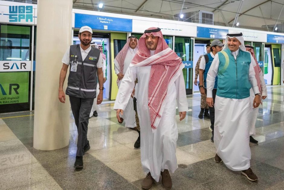 الأمير عبدالعزيز بن سعود يقف على جاهزية قطار المشاعر المقدسة لنقل حجاج بيت الله الحرام ويتفقد قوات أمن المنشآت