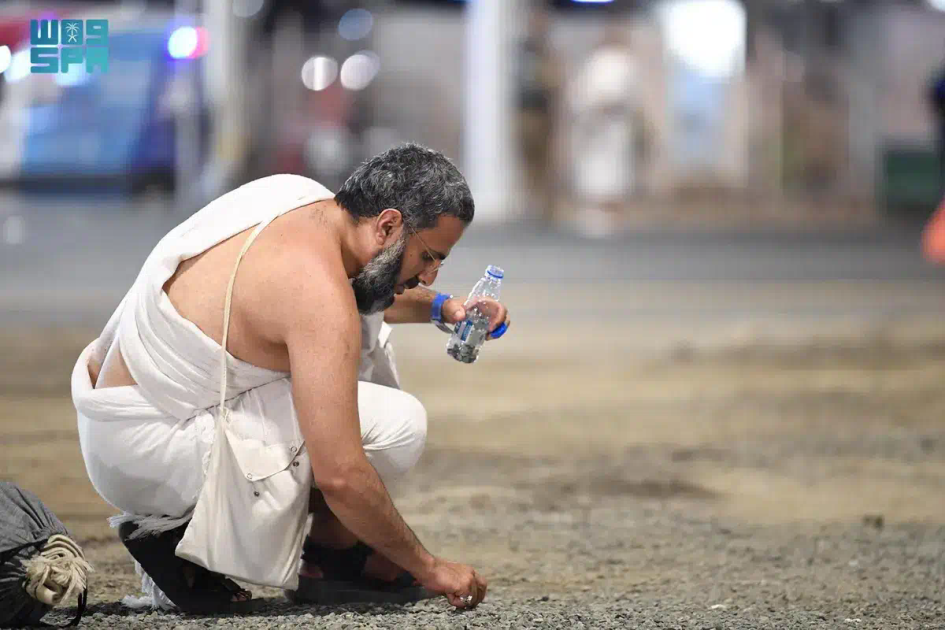 “حصى الخذف”.. سنة نبوية تُجسّد التيسير والاتباع في شعيرة رمي الجمرات