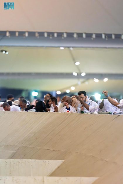 مشعر منى يستقبل حجاج بيت الله الحرام لرمي جمرة العقبة