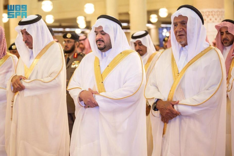 نائب أمير الرياض يؤدي صلاة عيد الأضحى