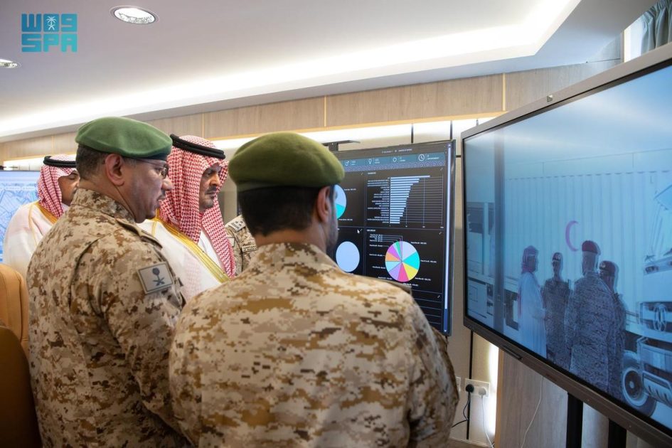 نائب أمير مكة المكرمة يزور مستشفى القوات المسلحة بـ “منى”