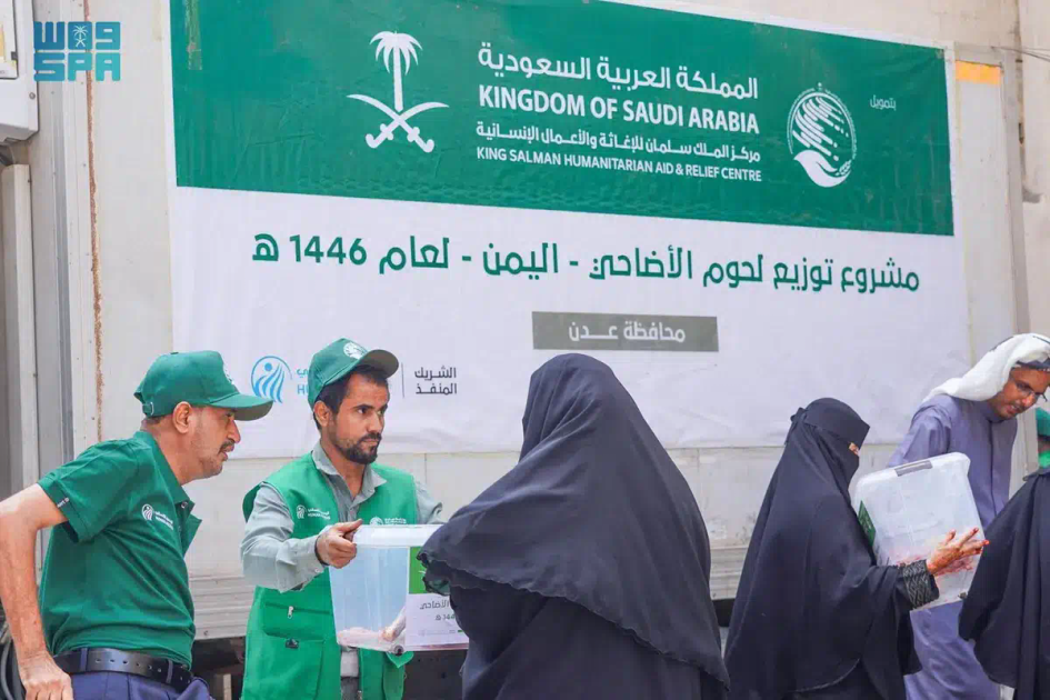 مركز الملك سلمان للإغاثة يدشّن مشروع توزيع الأضاحي في أربع محافظات يمنية
